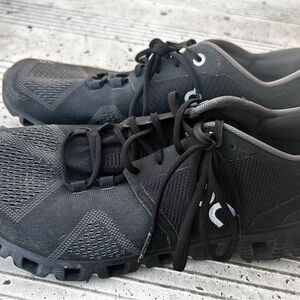 Women's Black Athletic Shoes Oncloud Size 8.5